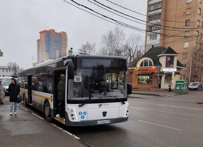 На маршрут №35, который соединяет деревню Нефедьево со станцией МЦД «Павшино», добавили два новых автобуса