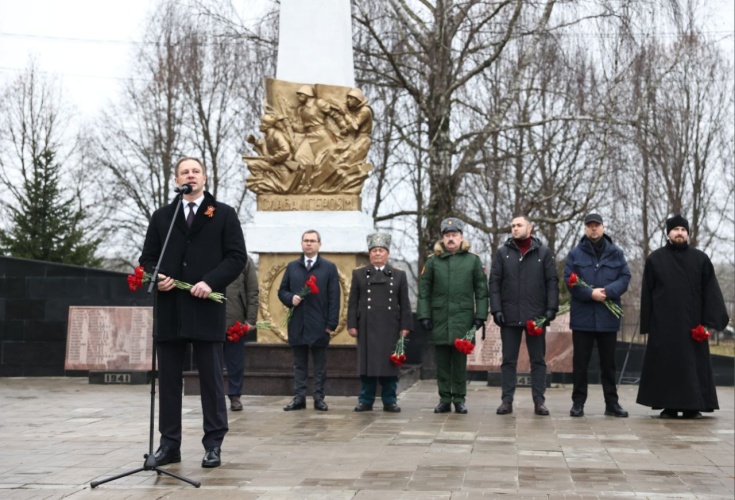 Дмитрий Волков возложил цветы к подножию мемориала «Рубеж обороны Москвы»