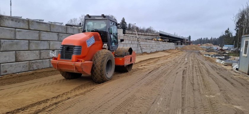 Завершено устройство свайного основания моста на дублере Пятницкого шоссе