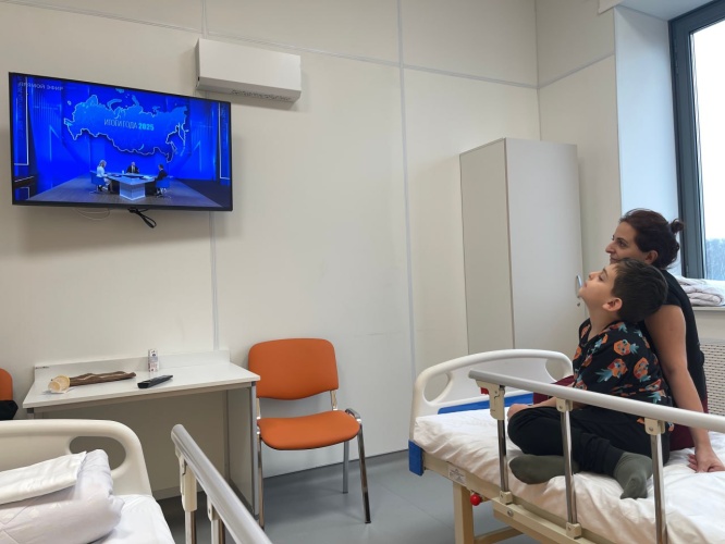 В Красногорске за прямым эфиром внимательно следят пациенты Детского центра имени Рошаля и их родители