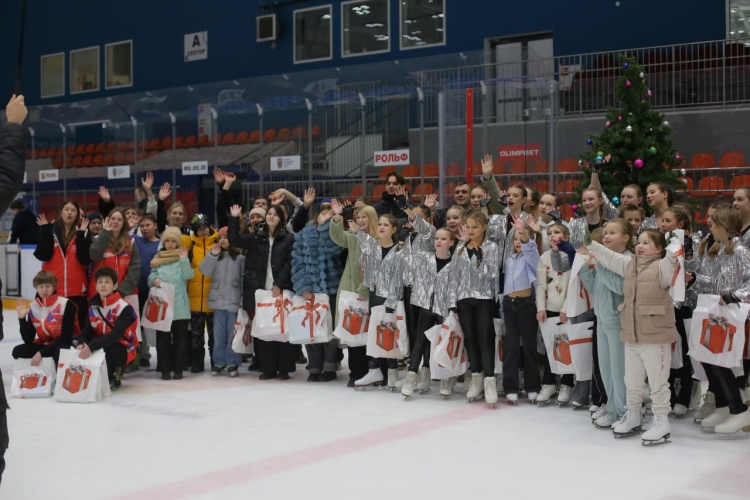 В Красногорске прошла пятая инклюзивная арт-ёлка «Без границ»