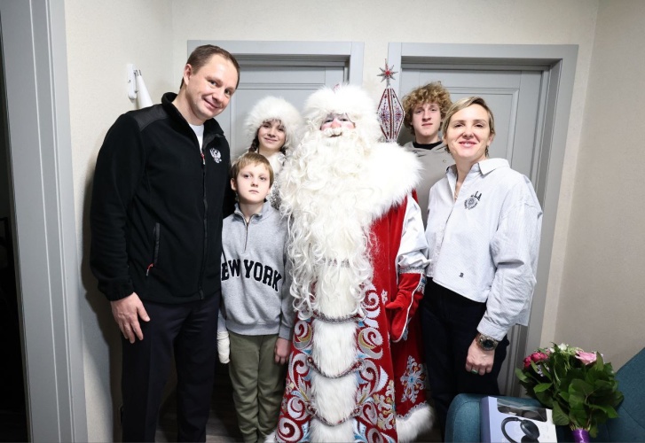 Дмитрий Волков в преддверии Нового года навестил юного героя – 10-летнего Глеба