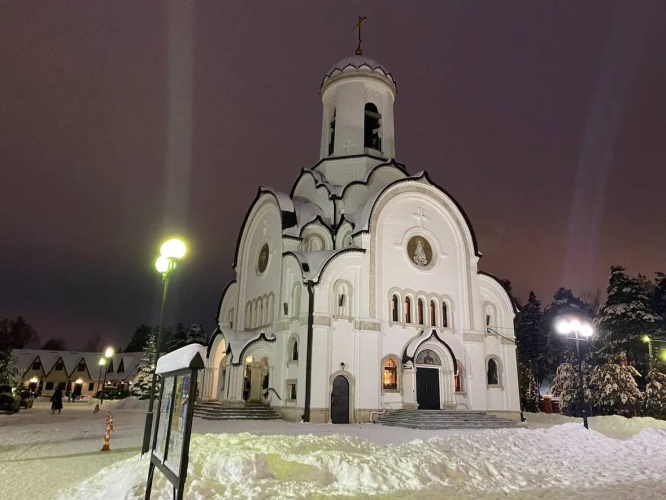 В честь праздника Рождества Христова в храмах проходят богослужения