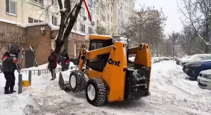 В Красногорске ведутся активные работы по уборке снега