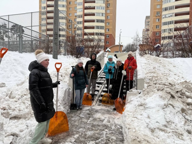 Снежный субботник в Красногорске продолжается