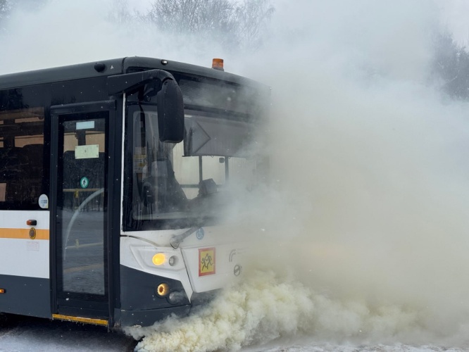 Спасатели, медики и инспекторы ГИБДД отработали совместные действия при крупном ДТП на учениях в Красногорске