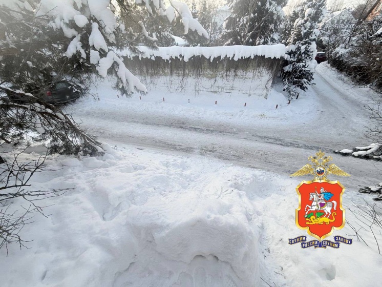 25 января около одного из домов, расположенных в селе Николо-Урюпино г.о. Красногорск, произошло дорожно-транспортное происшествие