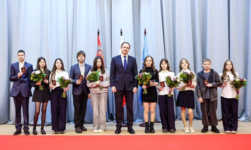 Дмитрий Волков вручил первые паспорта юным красногорцам