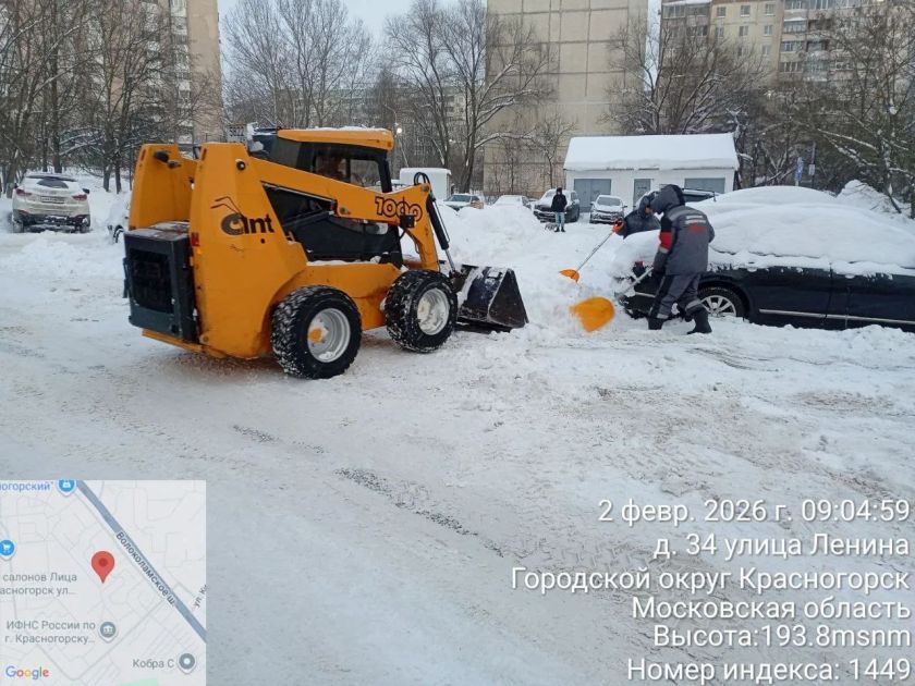 Городские службы продолжают активную уборку снега