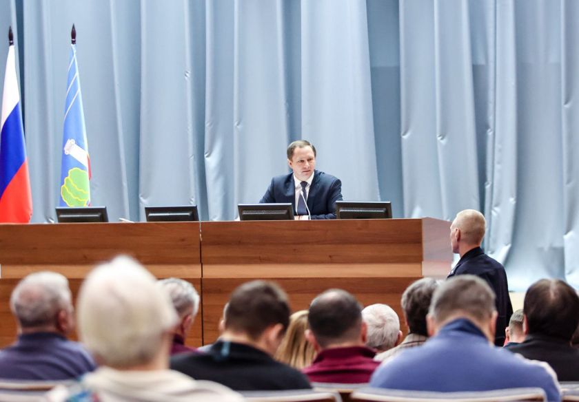 Дмитрий Волков провел оперативное совещание, на котором обозначил приоритеты как в хозяйственной повестке, так и в преддверии знаковых событий февраля