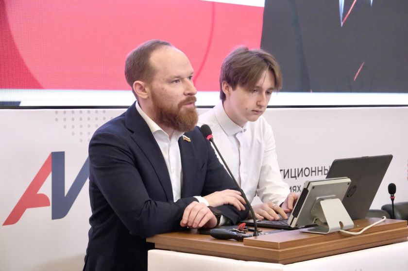 Около 100 студентов президентской академии в Красногорске приняли участие в «Диалоге на равных»