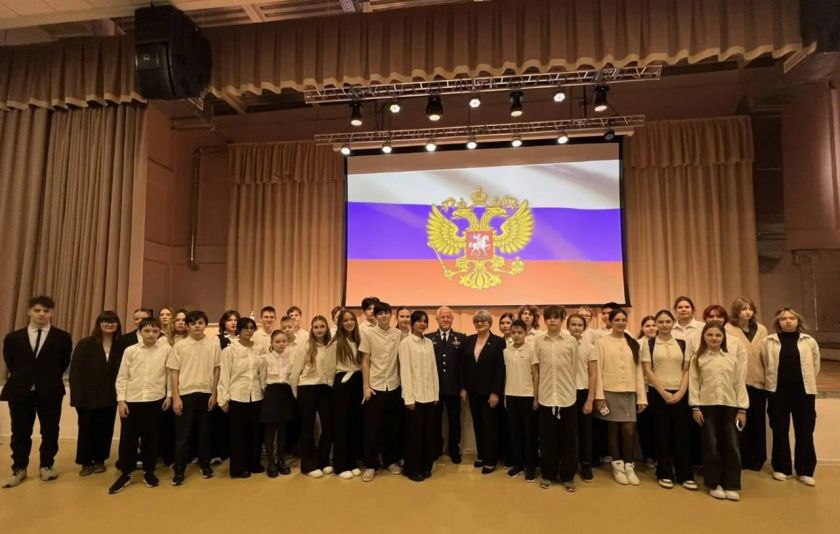 Герой России рассказал школьникам в Красногорске о профессии военного летчика