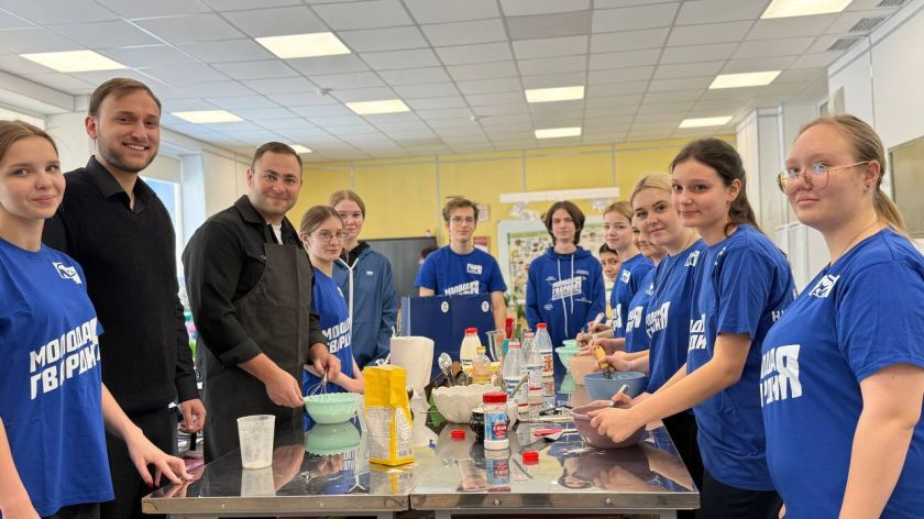 Красногорские молодогвардейцы приготовили масленичные угощения для участников СВО