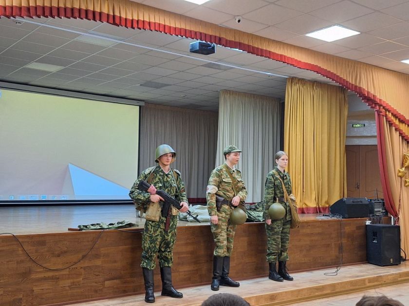 Военно-исторический центр «Искатель» провёл урок по начальной военной подготовке для школьников