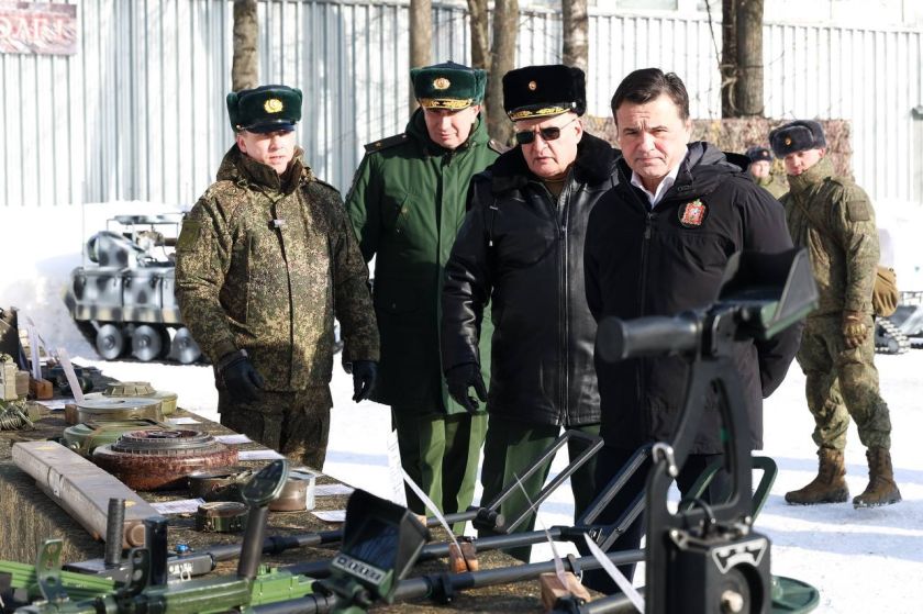 Андрей Воробьев поздравил защитников Отечества и посетил инженерную бригаду в Нахабино