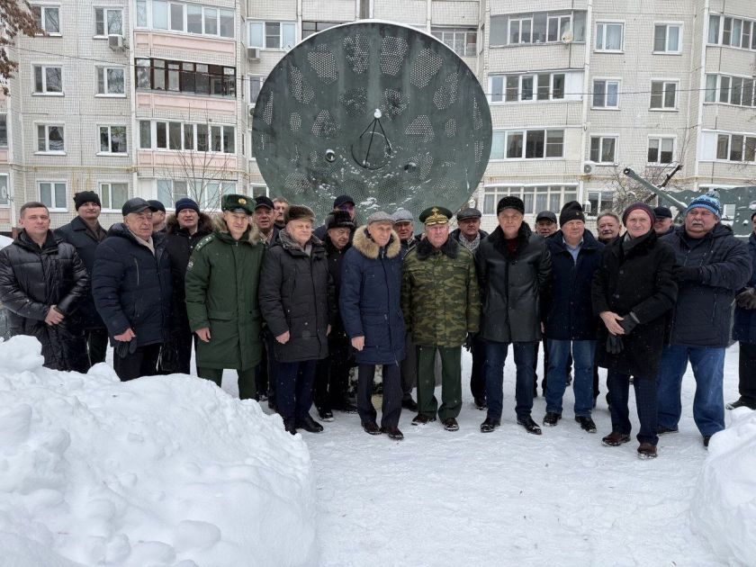 В честь Дня защитника Отечества ветераны и офицеры Управления РКО ВС РФ почтили память героев в военном городке Павшино