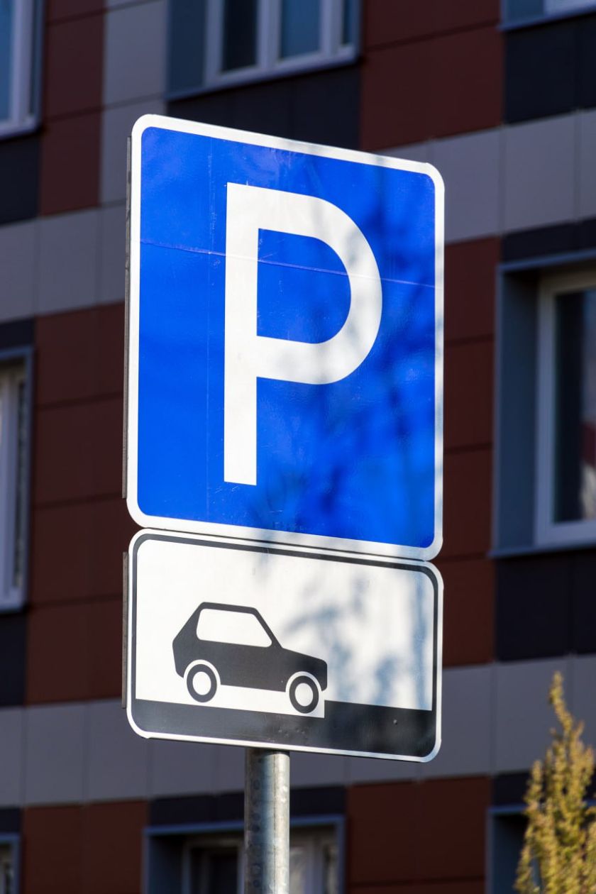 Почти 70 автомобилистов оштрафовали в Красногорске за парковку на местах для инвалидов с начала года