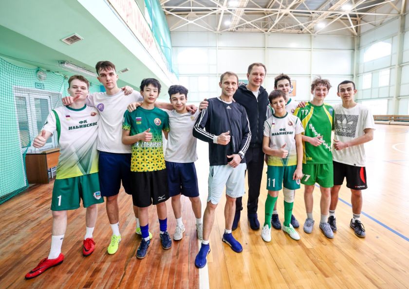 Дмитрий Волков проверил работу спортивно-оздоровительного комплекса «Петрово-Дальнее»