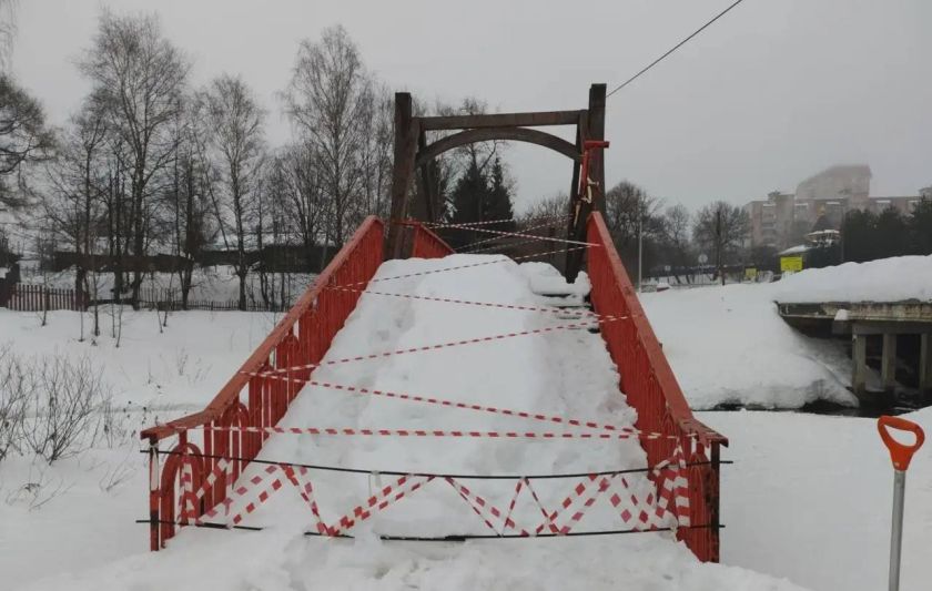 Разрушившийся в поселке Красногорска мост демонтируют до конца апреля