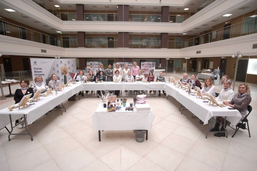 Участницы женского клуба «Сила, вера, опора» приобщились к искусству живописи