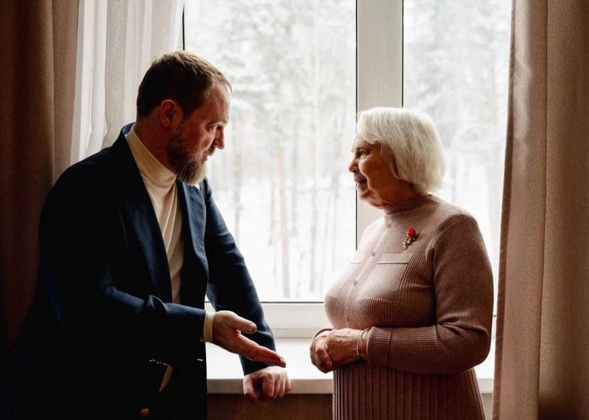 Сергей Колунов поздравил с 8 Марта ветерана МВД Раису Митрофановну Мишину