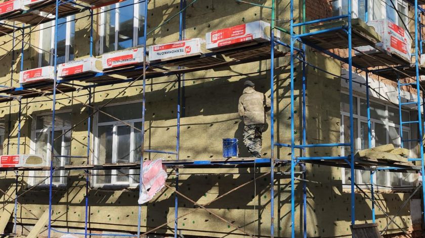 В посёлке Мечниково продолжается капитальный ремонт детского сада № 18