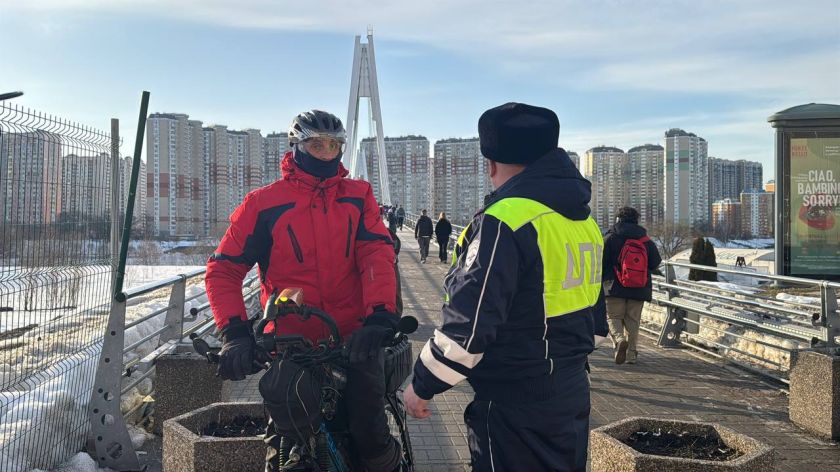 Пешеходный мост - для пешеходов!