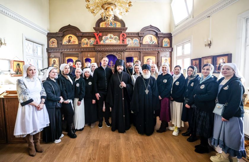 Дмитрий Волков принял участие в богослужении в Знаменском храме деревни Марьино