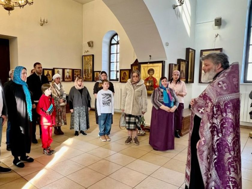 В Данииловском храме прошла традиционная встреча в рамках проекта «Беседы со священником»