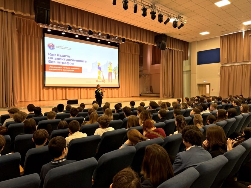 Автоинспекторы провели с красногорскими старшеклассниками серию бесед о безопасности на самокатах и питбайках