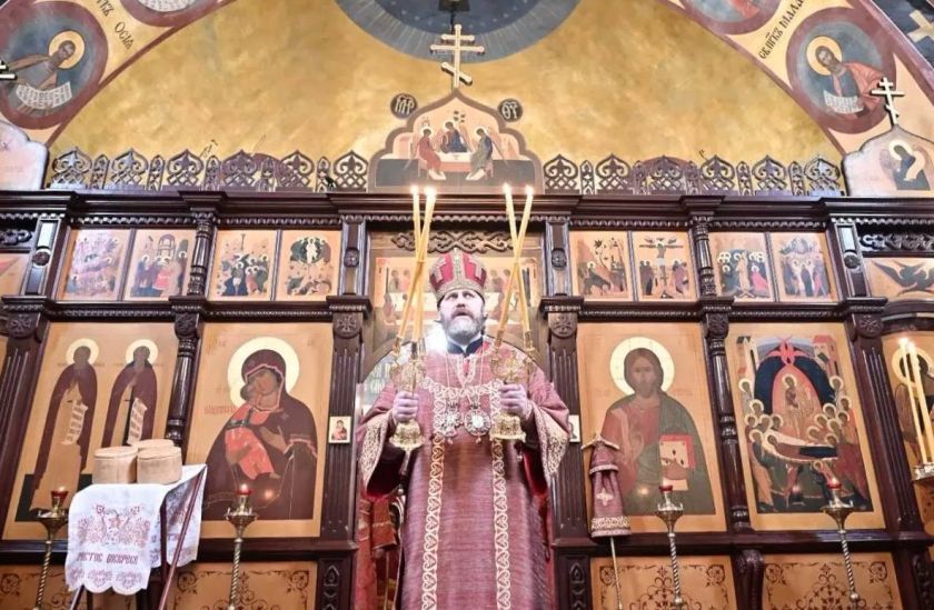 Дмитрий Волков разделил пасхальную молитву с прихожанами в Успенском храме