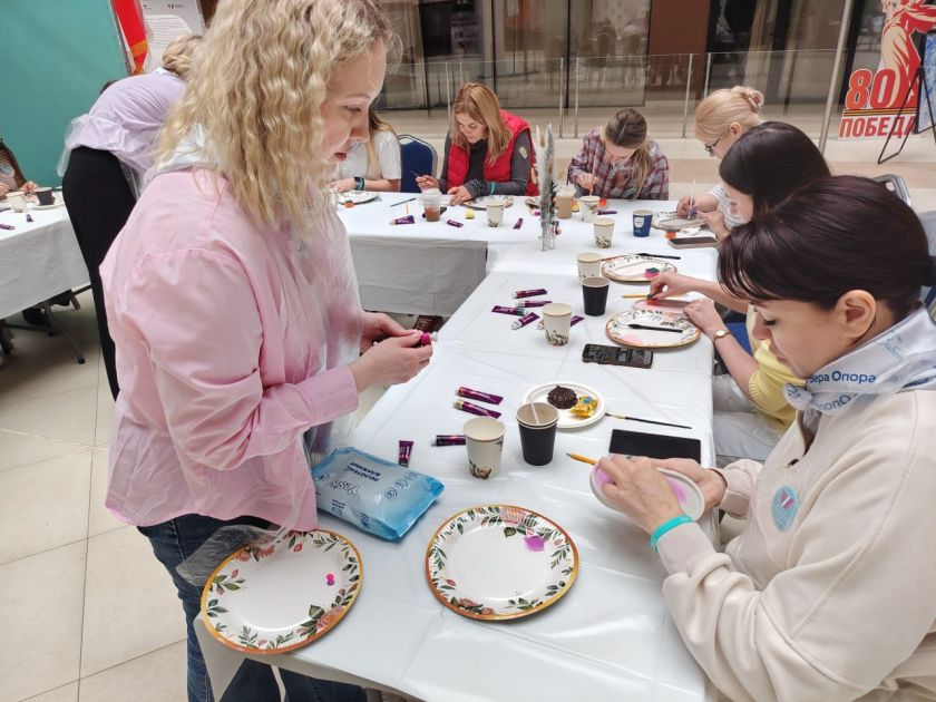 В Красногорске прошел творческий мастер-класс для близких бойцов СВО
