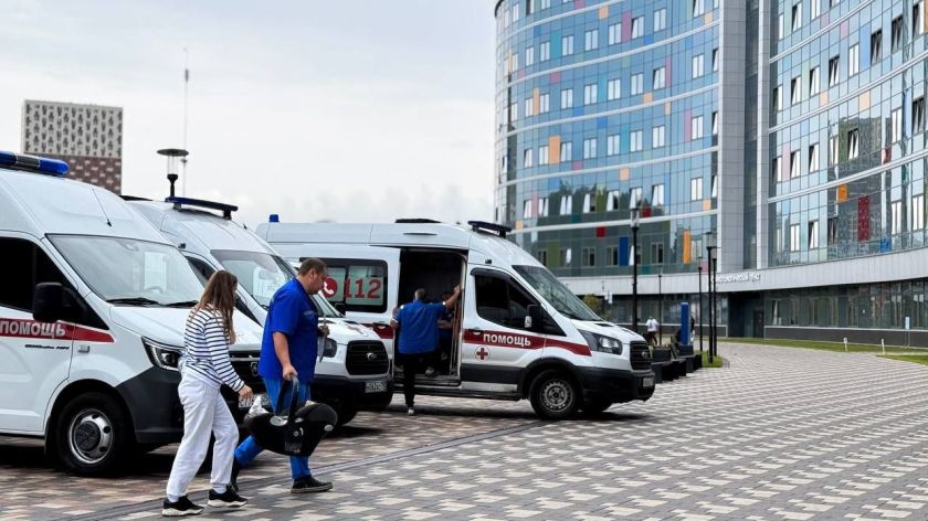 Дмитрий Волков поздравил работников скорой медицинской помощи с профессиональным праздником