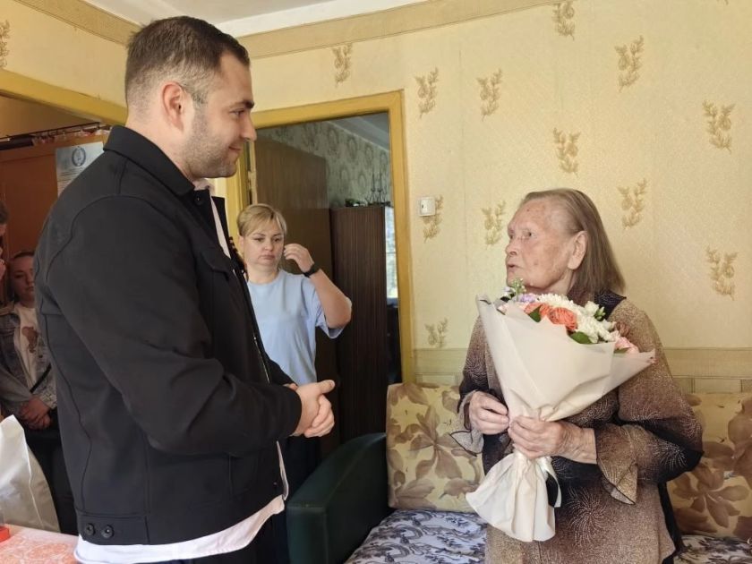 Красногорский Совет депутатов поздравил труженицу тыла Екатерину Ивановну Залукаеву с предстоящим Днем Победы
