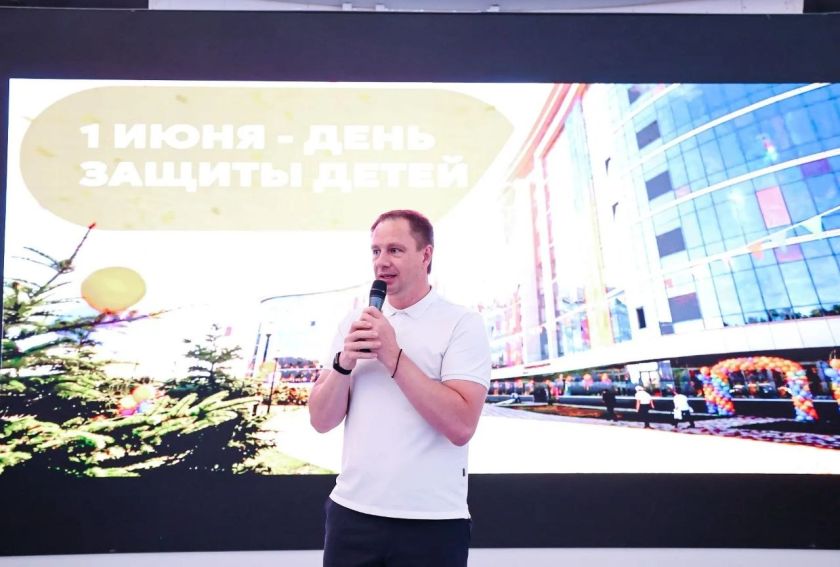 Дмитрий Волков поздравил юных пациентов Детского научно-клинического центра им. Л.М. Рошаля с Днем защиты детей