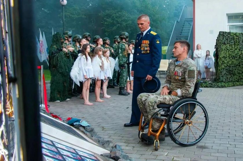 В детском лагере «Искра» состоялось событие, наполненное силой памяти — открытие обелиска в честь павших бойцов 247-го гвардейского десантно-штурмового полка