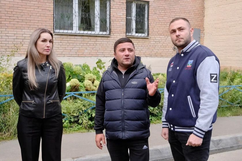 На Лесной продолжается благоустройство детской площадки