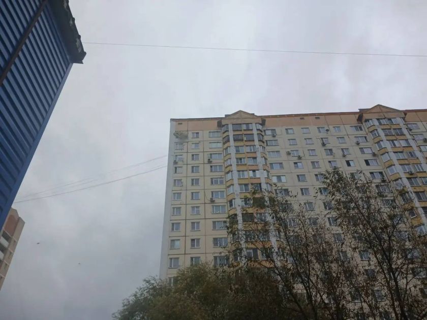 Опасный дефект на фасаде дома в поселке Нахабино устранят в ближайшее время