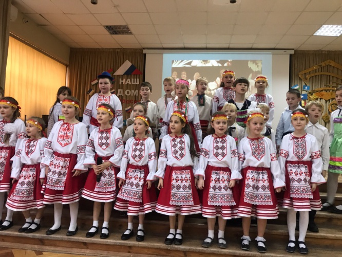 В Красногорской гимназии № 2 проходит праздник дружбы народов
