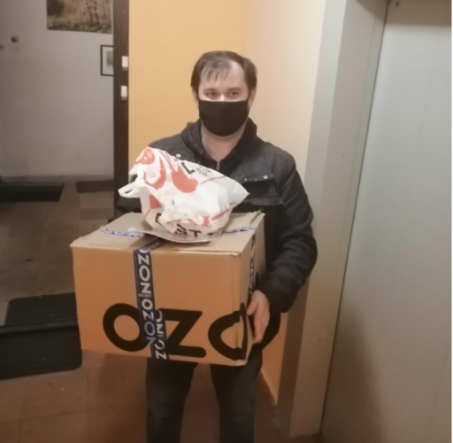 Волонтеры благотворительной организации доставляют многодетным семьям Красногорска продуктовые наборы