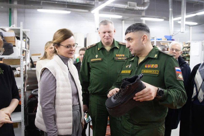 При поддержке Президента России фонд «Защитники Отечества» обеспечивает ветеранов с инвалидностью адаптивной одеждой.