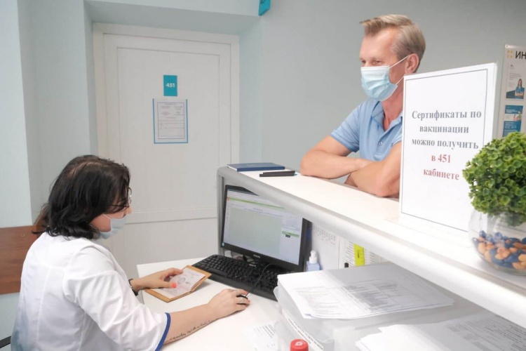 Красногорским врачам начали доплачивать за трудоустройство коллег