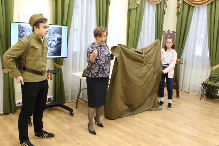 Школьники из Красногорска изучили вещи и форму солдат Советской Армии