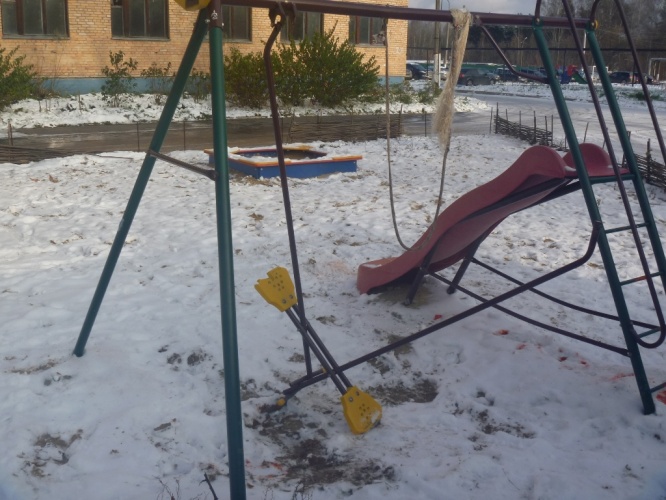 Проверка зимней уборки на детских площадках в Рошале
