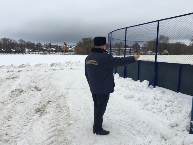 Госадмтехнадзор проверил хоккейные коробки в Домодедово