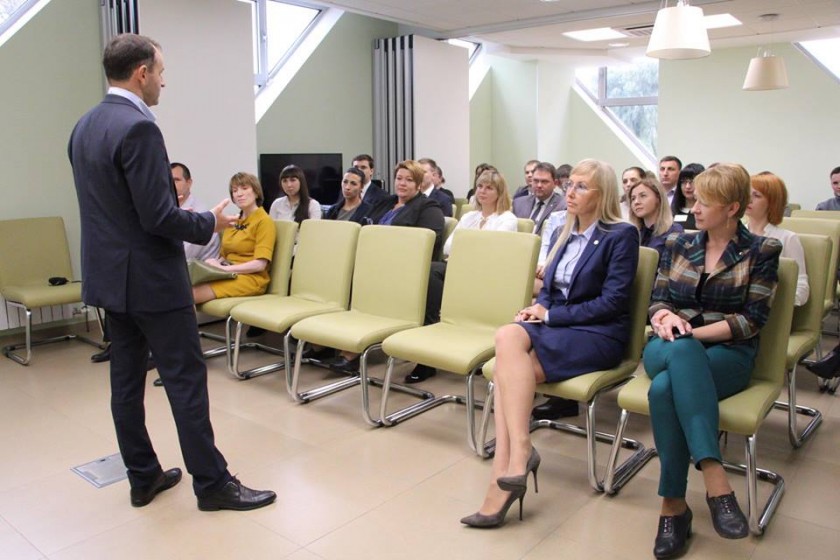 Михаил Сапунов провел встречу с сотрудниками Сбербанка