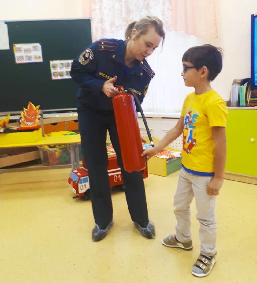 Беседу-викторину с детьми дошкольного возраста провела инспектор отделения профилактики пожаров МЧС