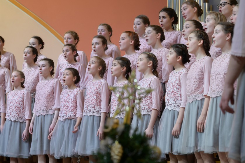 Дмитрий Волков посетил детскую хоровую школу «Алые паруса»