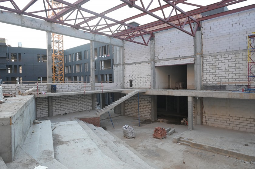 Дмитрий Волков проверил ход строительства школы в Отраде