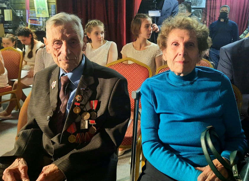 96-летнему фронтовику из Красногорска вручили награду итальянского сопротивления